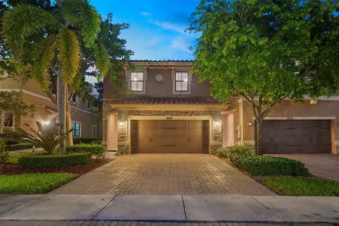 9630 S Town Parc Cir, Parkland, FL 33076