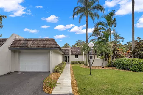 816 E Cypress Ln #P-16, Pompano Beach, FL 33069