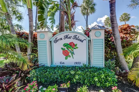 3261 S Oleander Way, Pompano Beach, FL 33062