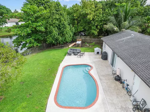 601 SW 79th Ave, North Lauderdale, FL 33068
