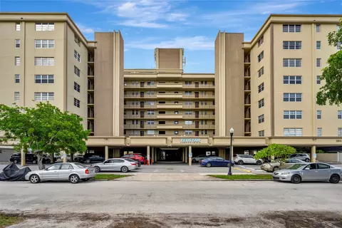 1811 Jefferson St #202, Hollywood, FL 33020