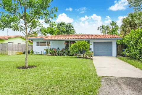 830 NE 18th St, Fort Lauderdale, FL 33305
