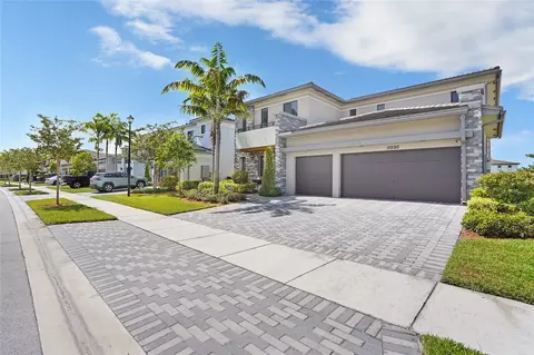 10590 S Lago Vista Cir, Parkland, FL 33076