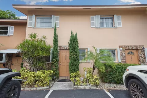 450 SE 7th St #203, Dania Beach, FL 33004