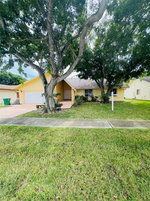 7160 NW 46th Ct, Lauderhill, FL 33319