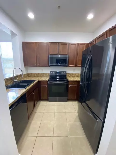 807 SW 147th Ave #1402, Pembroke Pines, FL 33027