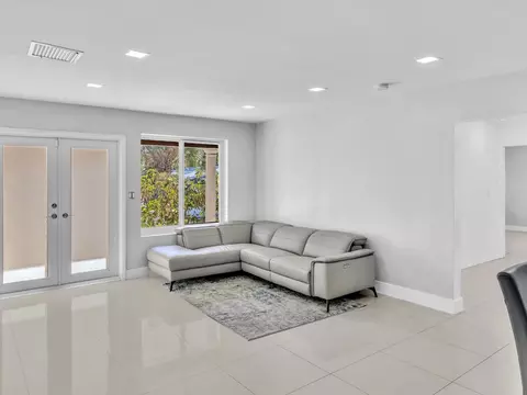 561 SE 3rd Ave, Pompano Beach, FL 33060 photo 11