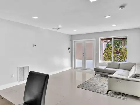 561 SE 3rd Ave, Pompano Beach, FL 33060 photo 10