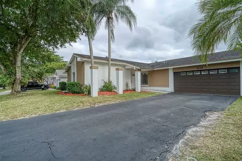 11905 Sailboat Dr, Hollywood, FL 33026