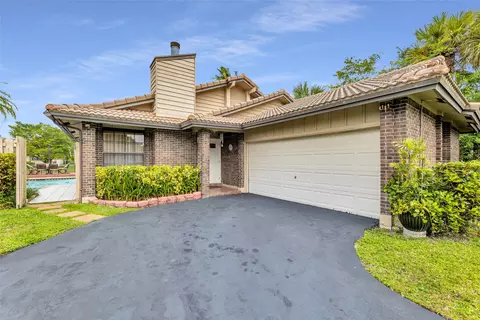 11335 N Point Dr, Hollywood, FL 33026