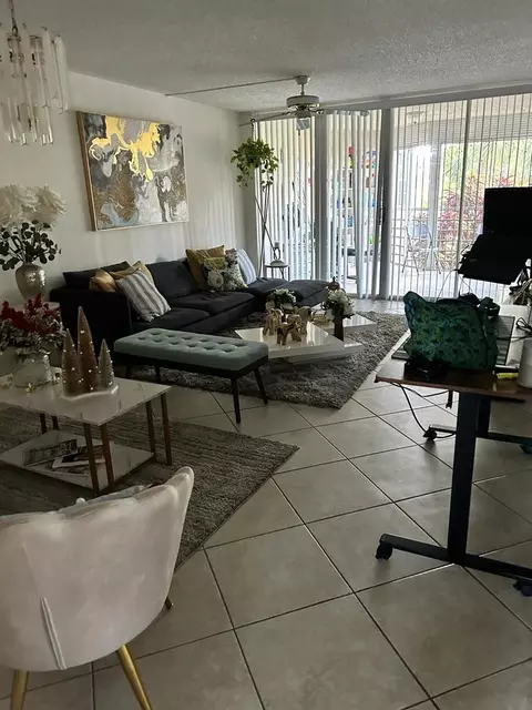 1811 Sabal Palm Dr #208, Davie, FL 33324