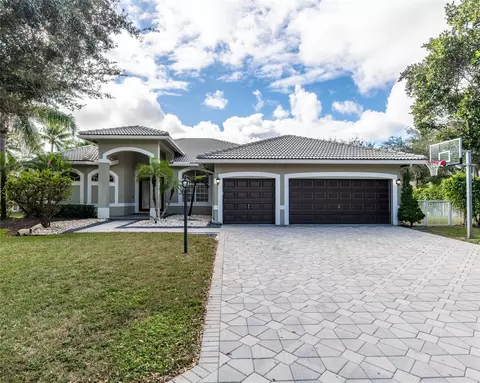 10668 NW 69th St, Parkland, FL 33076
