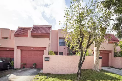 5720 NW 16th St #22, Lauderhill, FL 33313