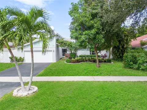 3917 NW 2nd Ct, Deerfield Beach, FL 33442