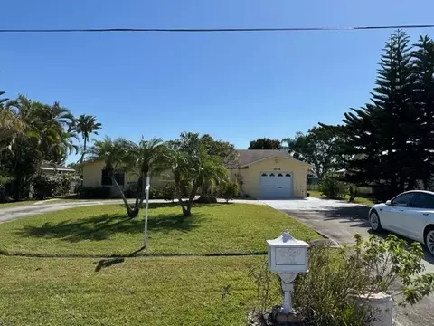 2526 SE Grand Dr, Port Saint Lucie, FL 34952