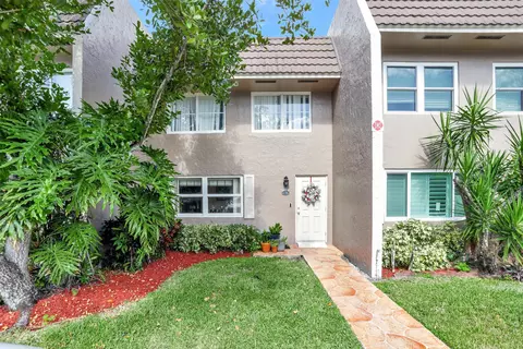 9050 NW 28th St #136, Coral Springs, FL 33065