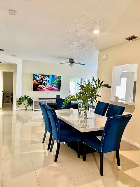 6 Bentwater Cir, Boynton Beach, FL 33426