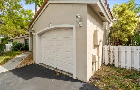 1216 NW 125th Ter, Sunrise, FL 33323