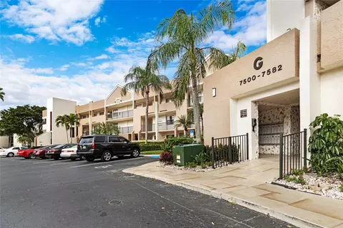 7532 Fairfax Dr #203, Tamarac, FL 33321