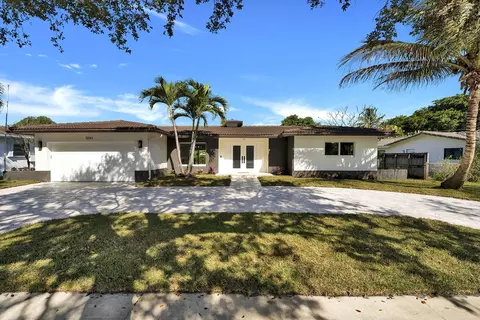 5241 SW 8th St, Plantation, FL 33317
