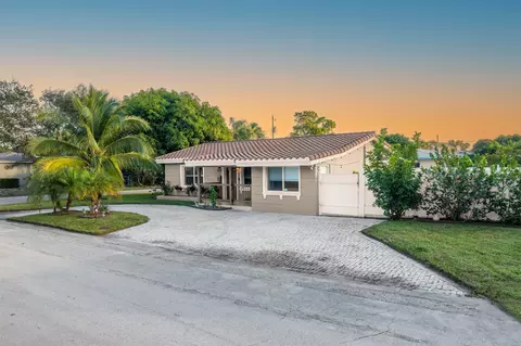 2450 NE 18th St, Pompano Beach, FL 33062