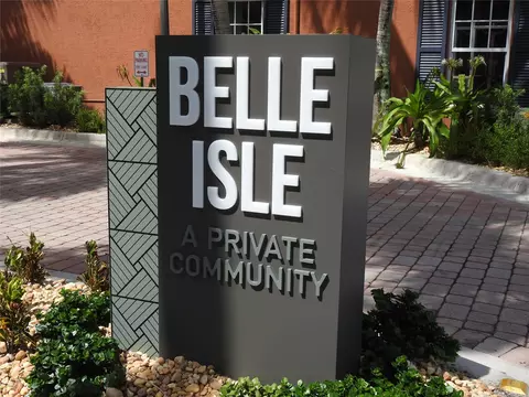 2221 NE 9th Ave, Wilton Manors, FL 33305