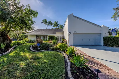 7900 NW 5th Ct, Plantation, FL 33324