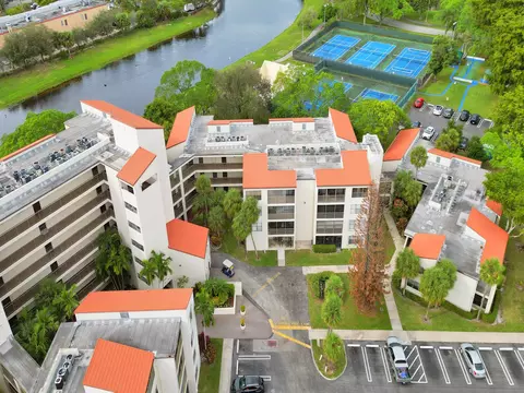 2324 S Cypress Bend Dr #215, Pompano Beach, FL 33069