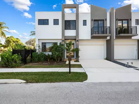 702 SW 7 St, Fort Lauderdale, FL 33315