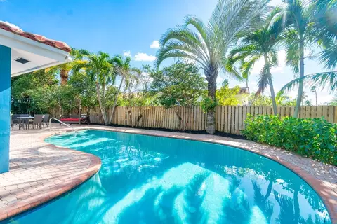 2160 NE 28th St, Lighthouse Point, FL 33064