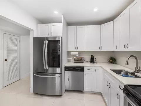 5961 N Falls Circle Dr #403, Lauderhill, FL 33319