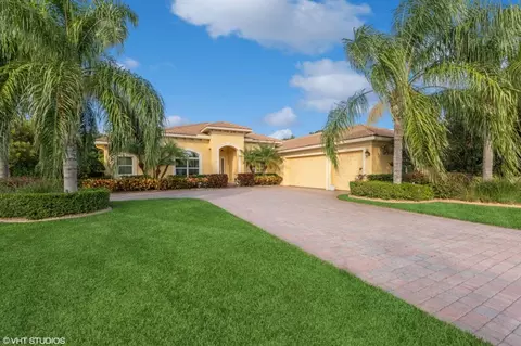 7619 SE Belle Maison Dr, Stuart, FL 34997 photo 2