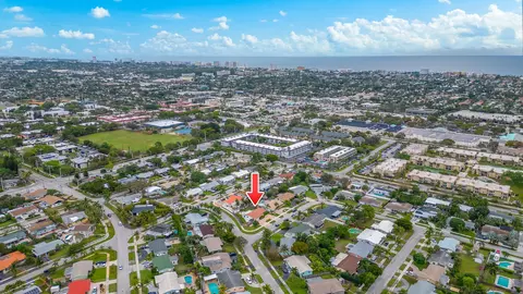 301 SE 11th Ct, Deerfield Beach, FL 33441