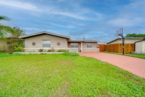 8941 NW 24th Pl, Sunrise, FL 33322