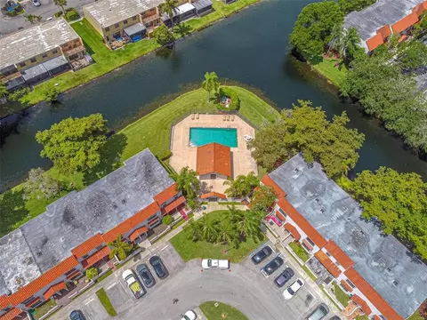 9431 NW 42nd St, Sunrise, FL 33351