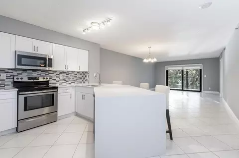 2221 Cypress Island Dr #302, Pompano Beach, FL 33069