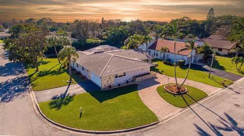 8300 NW 15th Ct, Coral Springs, FL 33071