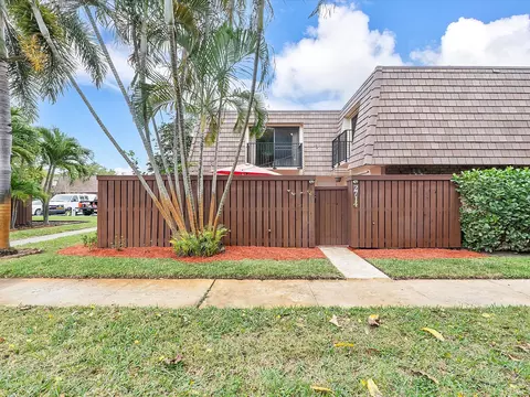 2714 SW 15th St #2714, Deerfield Beach, FL 33442