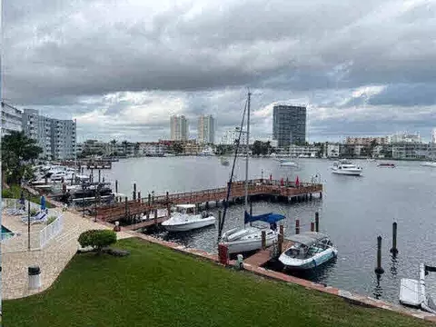 400 Golden Isles Dr #20, Hallandale Beach, FL 33009
