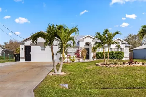 1633 SW Hampshire Ln, Port Saint Lucie, FL 34953