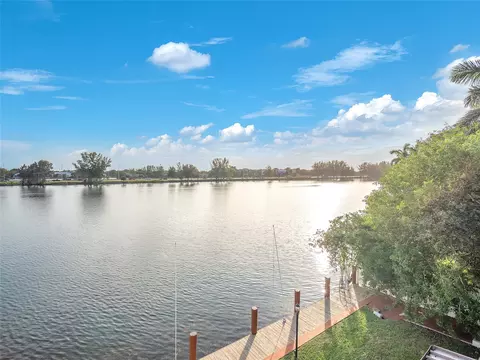 1100 Crystal Lake Dr #214, Pompano Beach, FL 33064