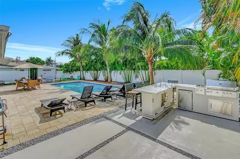2740 NE 30th Pl, Fort Lauderdale, FL 33306