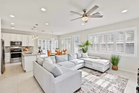 4002 Mahogany Ln, Hollywood, FL 33021
