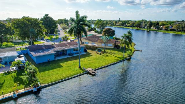 2141 NW 104th Ave, Pembroke Pines, FL 33026