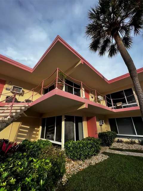 2825 NE 33rd Ave #102, Fort Lauderdale, FL 33308