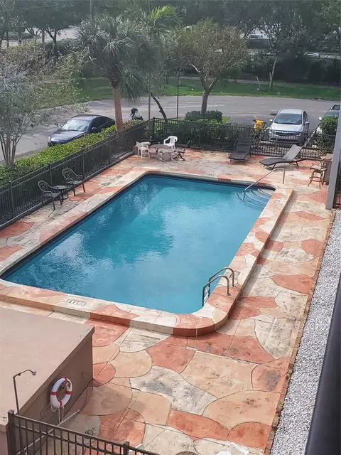 1021 NE 24th Ave #4, Pompano Beach, FL 33062