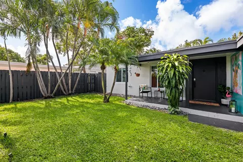 370 NE 56th St, Oakland Park, FL 33334
