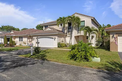 15201 Norfolk Ln, Davie, FL 33331