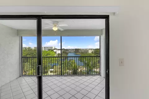 2205 S Cypress Bend Dr #702, Pompano Beach, FL 33069