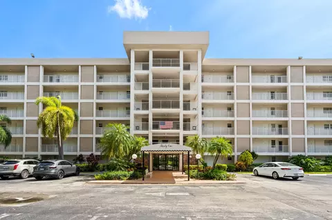 2901 S Palm Aire Dr #106, Pompano Beach, FL 33069